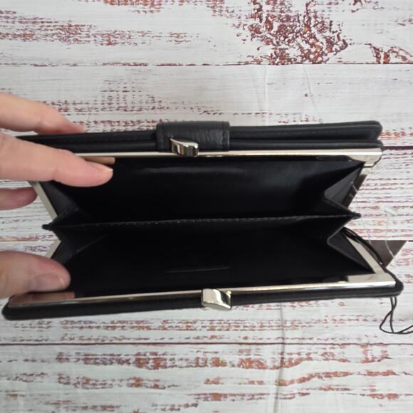 Giani Bernini Black Trifold Wallet with Kiss Lock Closure Basic Minimalist NWT - Picture 4 of 6